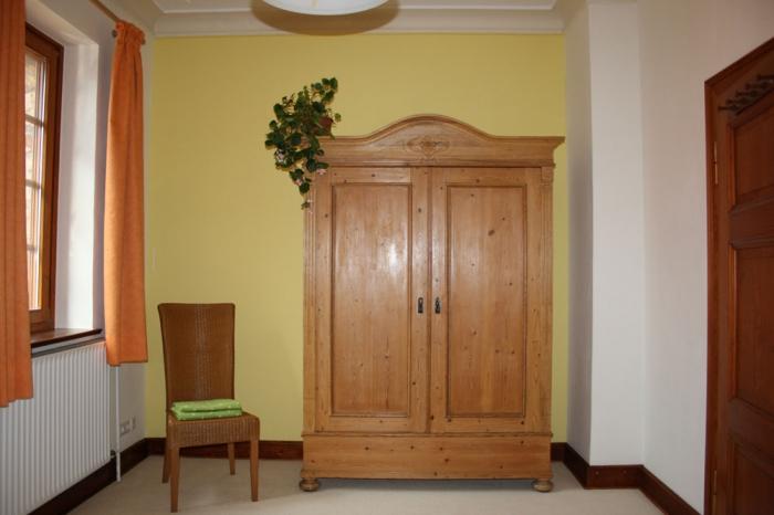 Schlafzimmer zum Hof