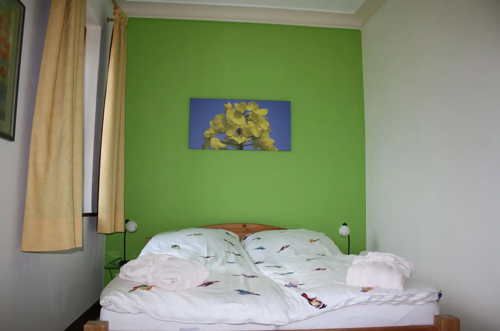 Schlafzimmer mit Gartenblick